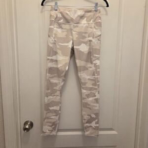 ATHLETA CAMO camouflage capris leggings women's size XS Extra Small pockets